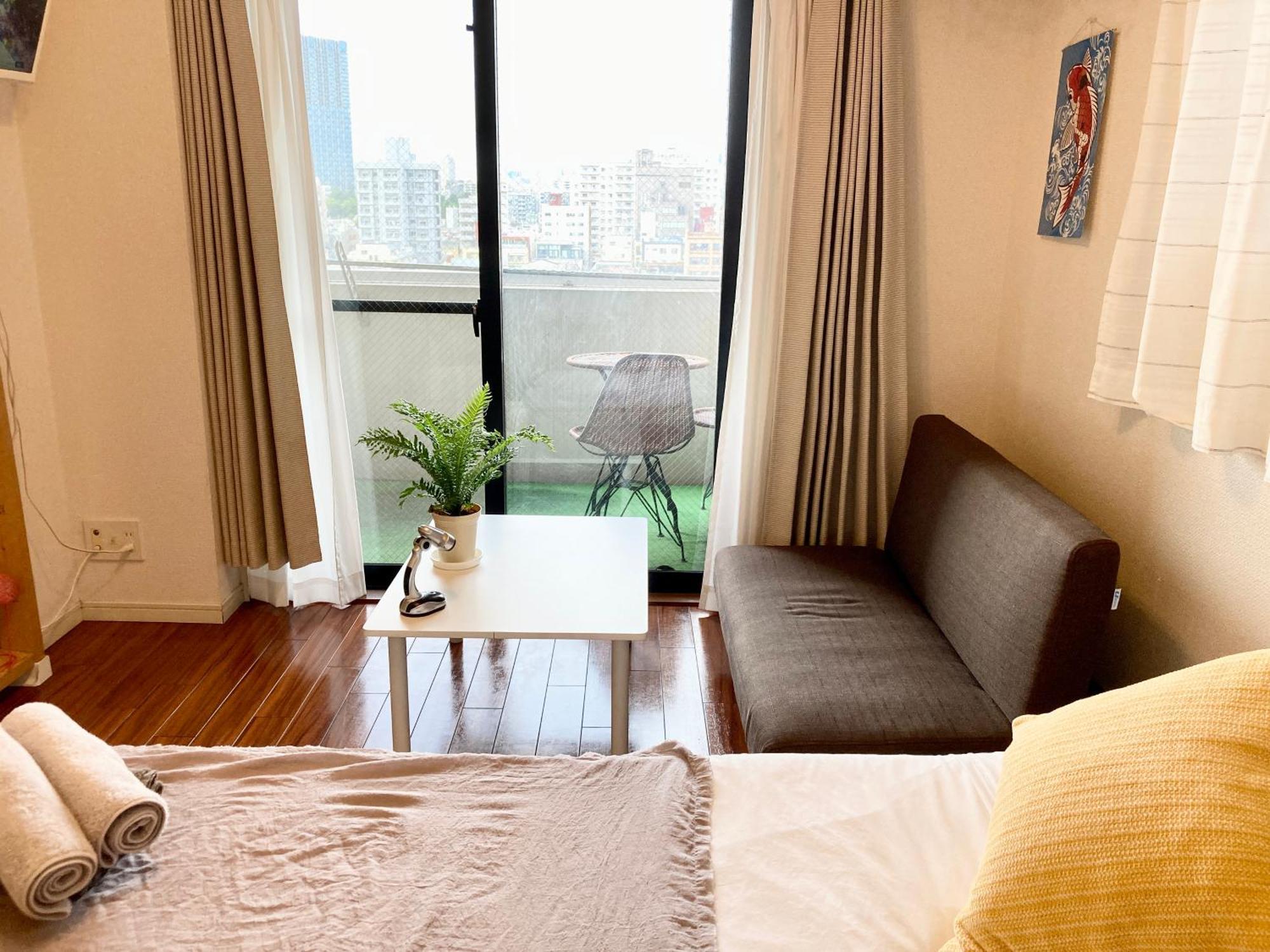 Apartamento Miko's Apartment, Iconic Shinjuku, Tokyo, 10th Fl, Skyscraper View, Korean Town, 3min To Higashi-shinjuku Sta